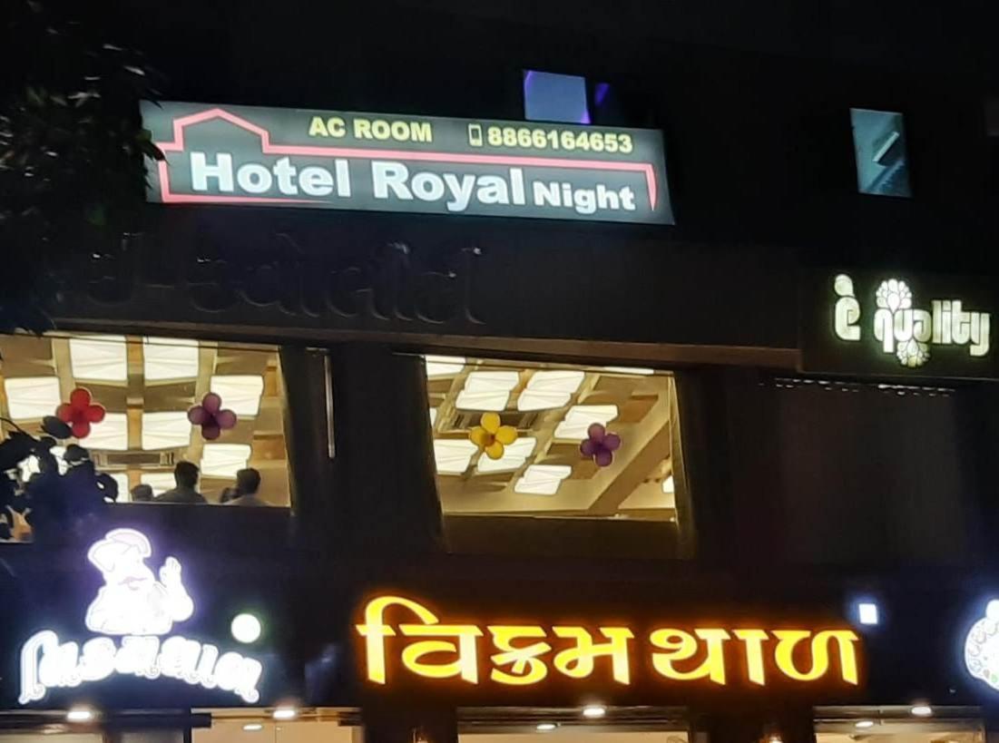 Hotel Royal Night Ahmadábád Exteriér fotografie